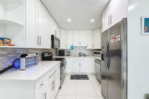 Villa ou maison à louer à Fort Lauderdale, Floride: 3 chambres, 131.18 m2 № 1886546 - photo 22