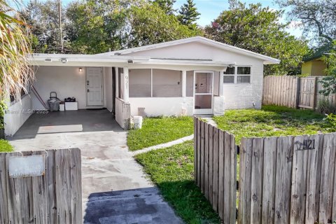 Villa ou maison à louer à Fort Lauderdale, Floride: 3 chambres, 131.18 m2 № 1886546 - photo 7