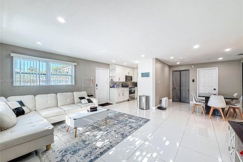 Villa ou maison à louer à Fort Lauderdale, Floride: 3 chambres, 131.18 m2 № 1886546 - photo 13