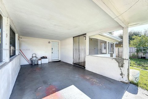 Villa ou maison à louer à Fort Lauderdale, Floride: 3 chambres, 131.18 m2 № 1886546 - photo 10