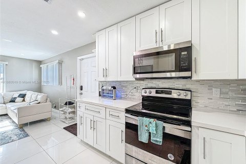 Villa ou maison à louer à Fort Lauderdale, Floride: 3 chambres, 131.18 m2 № 1886546 - photo 19