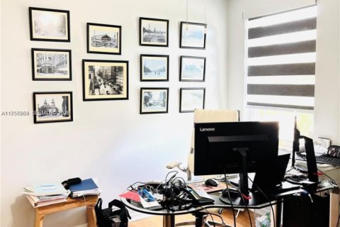 Casa en alquiler en Pembroke Pines, Florida, 4 dormitorios, 241.36 m2 № 2011254 - foto 18