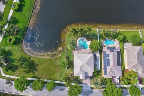 Casa en alquiler en Pembroke Pines, Florida, 4 dormitorios, 241.36 m2 № 2011254 - foto 3