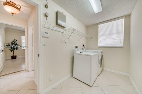 Casa en alquiler en Pembroke Pines, Florida, 4 dormitorios, 241.36 m2 № 2011254 - foto 30