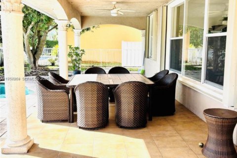 Casa en alquiler en Pembroke Pines, Florida, 4 dormitorios, 241.36 m2 № 2011254 - foto 21