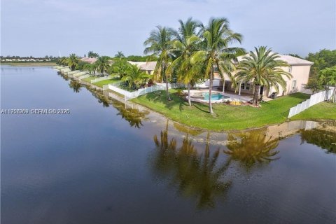 Casa en alquiler en Pembroke Pines, Florida, 4 dormitorios, 241.36 m2 № 2011254 - foto 25