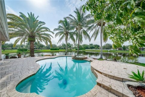 Casa en Pembroke Pines, Florida 4 dormitorios, 241.36 m2 № 2011254