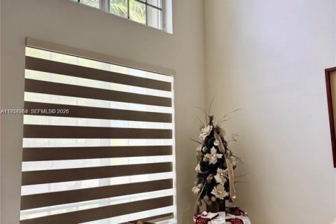 Casa en alquiler en Pembroke Pines, Florida, 4 dormitorios, 241.36 m2 № 2011254 - foto 10