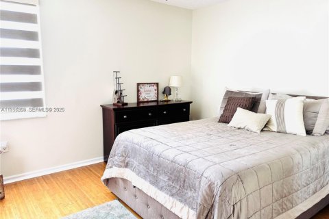 Casa en alquiler en Pembroke Pines, Florida, 4 dormitorios, 241.36 m2 № 2011254 - foto 15