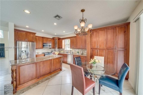 Casa en alquiler en Pembroke Pines, Florida, 4 dormitorios, 241.36 m2 № 2011254 - foto 6