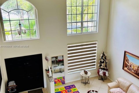 Casa en alquiler en Pembroke Pines, Florida, 4 dormitorios, 241.36 m2 № 2011254 - foto 9