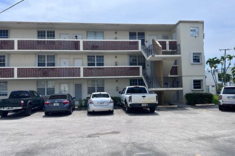 Condo in North Bay Village, Florida, 1 bedroom № 2083100 - photo 3