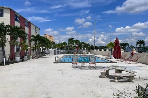Condo in North Bay Village, Florida, 1 bedroom № 2083100 - photo 4