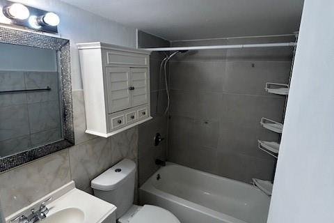 Condo in North Bay Village, Florida, 1 bedroom № 2083100 - photo 10