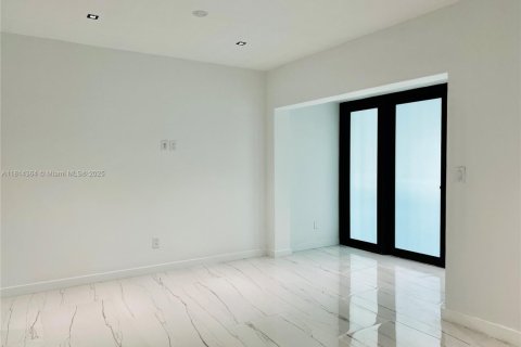 Appartement à louer à Bay Harbor Islands, Floride: 2 chambres, 70.61 m2 № 1763140 - photo 1