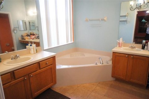 Villa ou maison à vendre à Orlando, Floride: 4 chambres, 310.48 m2 № 2111330 - photo 4