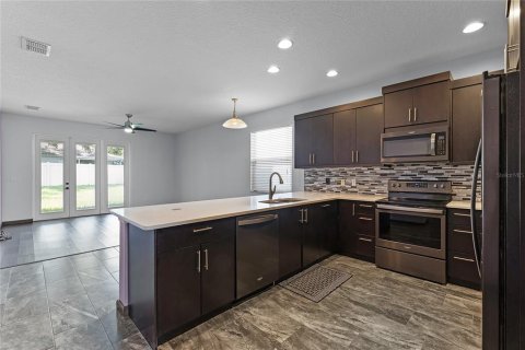 House in Orlando, Florida 4 bedrooms, 188.13 sq.m. № 1827954 - photo 10