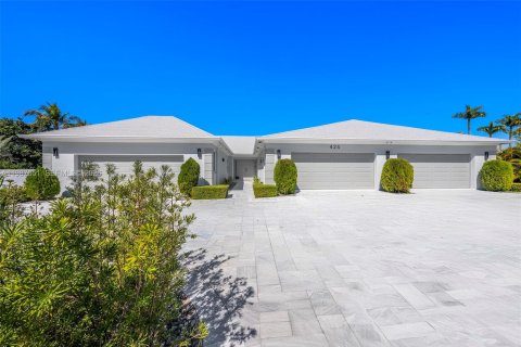 Villa ou maison à louer à Hallandale Beach, Floride: 3 chambres, 294.87 m2 № 2154032 - photo 2