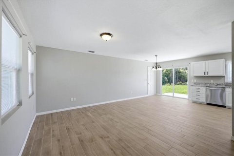 Villa ou maison à vendre à Englewood, Floride: 3 chambres, 103.31 m2 № 2275553 - photo 5