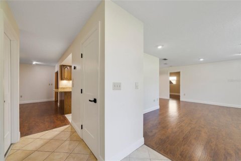 Villa ou maison à vendre à Orlando, Floride: 4 chambres, 231.79 m2 № 2415248 - photo 3