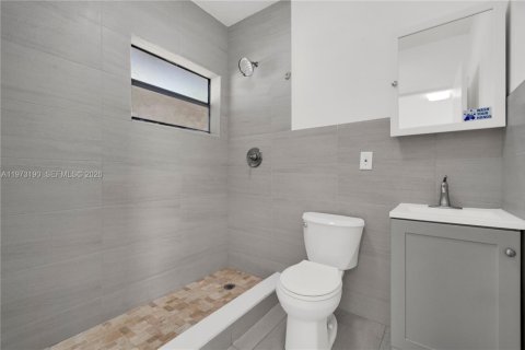 House in North Miami, Florida 1 bedroom № 2033978 - photo 10