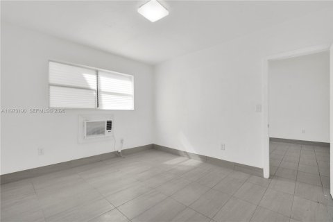 House in North Miami, Florida 1 bedroom № 2033978 - photo 7