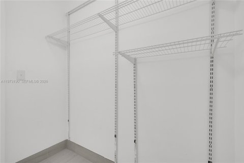 House in North Miami, Florida 1 bedroom № 2033978 - photo 9