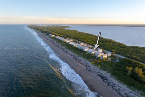 House in St. Lucie, Florida 4 bedrooms, 393.26 sq.m. № 1972160 - photo 2