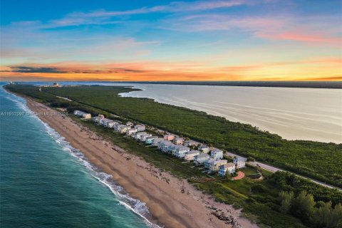 House in St. Lucie, Florida 4 bedrooms, 393.26 sq.m. № 1972160 - photo 3