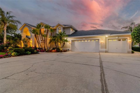 Casa en venta en New Port Richey, Florida, 4 dormitorios, 414.07 m2 № 2201933 - foto 2