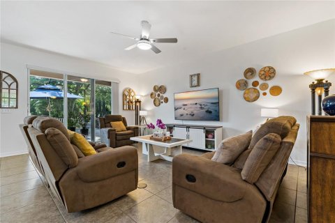 House in Auburndale, Florida 4 bedrooms, 239.78 sq.m. № 1849465 - photo 6