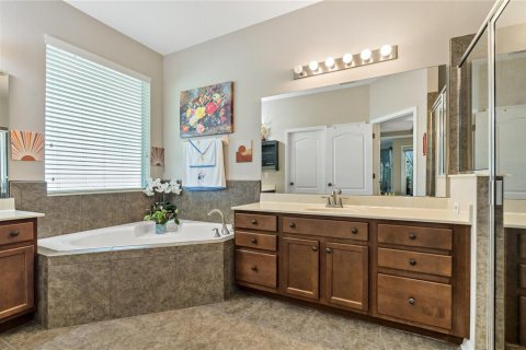 House in Auburndale, Florida 4 bedrooms, 239.78 sq.m. № 1849465 - photo 24