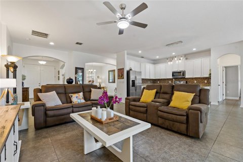 House in Auburndale, Florida 4 bedrooms, 239.78 sq.m. № 1849465 - photo 8