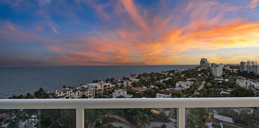Condominio en Fort Lauderdale, Florida, 3 dormitorios № 2171484