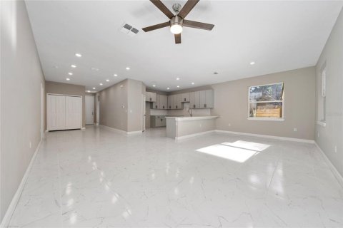 Casa en venta en Orlando, Florida, 3 dormitorios, 158.49 m2 № 1915567 - foto 4