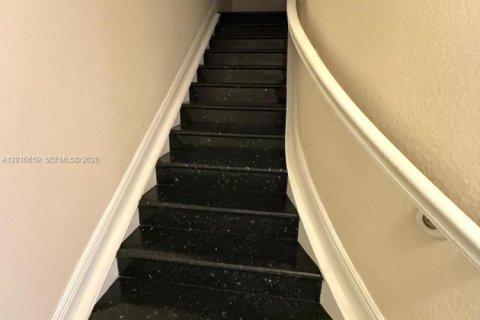 Villa ou maison à vendre à Doral, Floride: 5 chambres, 354.89 m2 № 2145716 - photo 8