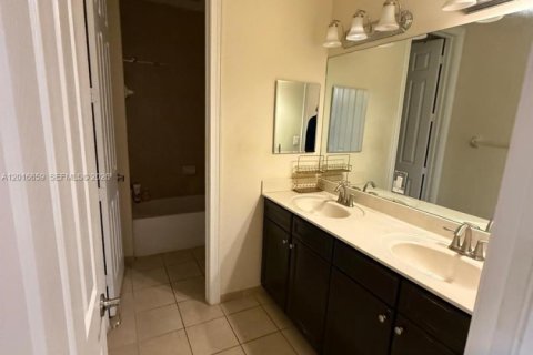 Villa ou maison à vendre à Doral, Floride: 5 chambres, 354.89 m2 № 2145716 - photo 13