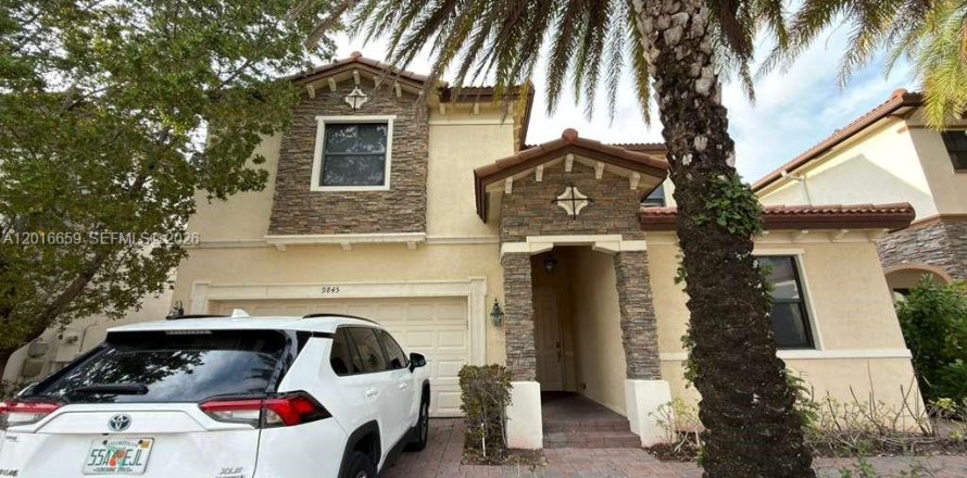 Villa ou maison à Doral, Floride 5 chambres, 354.89 m2 № 2145716