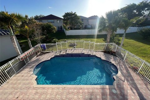 Casa en alquiler en Pembroke Pines, Florida, 4 dormitorios, 251.67 m2 № 1128790 - foto 1
