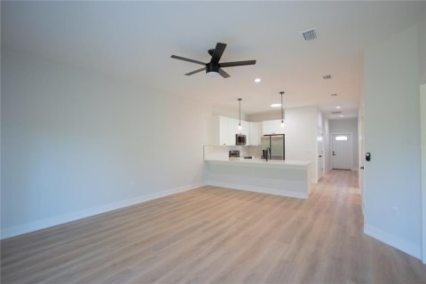 Propiedad comercial en venta en Port Charlotte, Florida, 6 dormitorios, 222.97 m2 № 1564833 - foto 2
