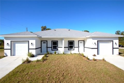 Propiedad comercial en venta en Port Charlotte, Florida, 6 dormitorios, 222.97 m2 № 1564833 - foto 1