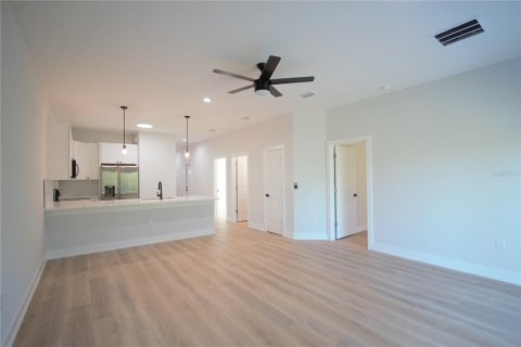 Propiedad comercial en venta en Port Charlotte, Florida, 6 dormitorios, 222.97 m2 № 1564833 - foto 4
