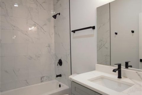 Propiedad comercial en venta en Port Charlotte, Florida, 6 dormitorios, 222.97 m2 № 1564833 - foto 12