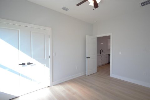 Propiedad comercial en venta en Port Charlotte, Florida, 6 dormitorios, 222.97 m2 № 1564833 - foto 8