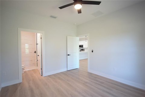Propiedad comercial en venta en Port Charlotte, Florida, 6 dormitorios, 222.97 m2 № 1564833 - foto 24