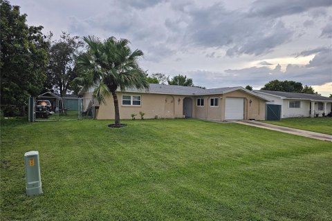 House in Lehigh Acres, Florida 2 bedrooms, 107.4 sq.m. № 2220457