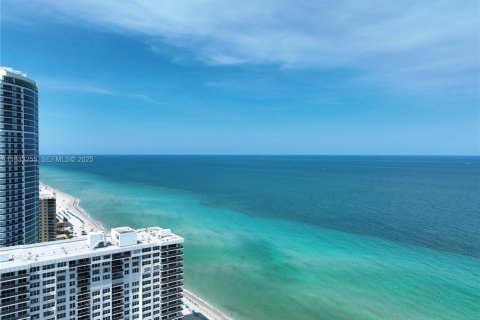 Condominio en venta en Hollywood, Florida, 3 dormitorios, 196.49 m2 № 1991039 - foto 1