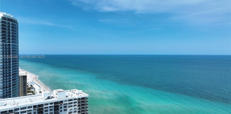 Condominio en Hollywood, Florida, 3 dormitorios № 1991039