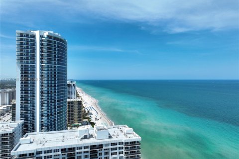 Condominio en venta en Hollywood, Florida, 3 dormitorios, 196.49 m2 № 1991039 - foto 3