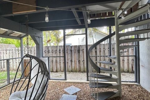 House in Oakland Park, Florida 6 bedrooms, 363.99 sq.m. № 2023537 - photo 10